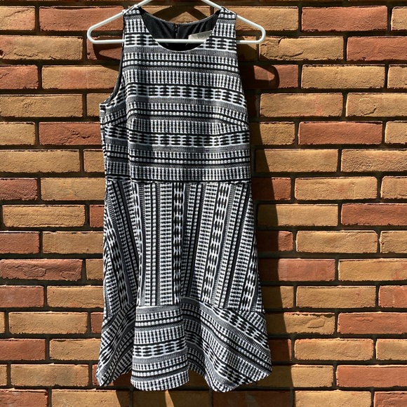 8P LOFT - PETITE GEO TEXTURED FLARE DRESS - Picture 5 of 6